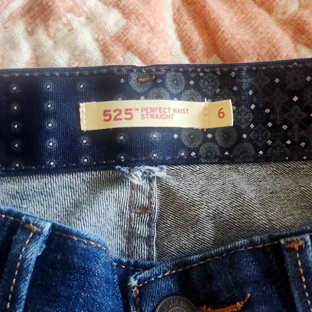 Levis 525 straight leg women's jeans. Sz 6 regular length. Dark denim